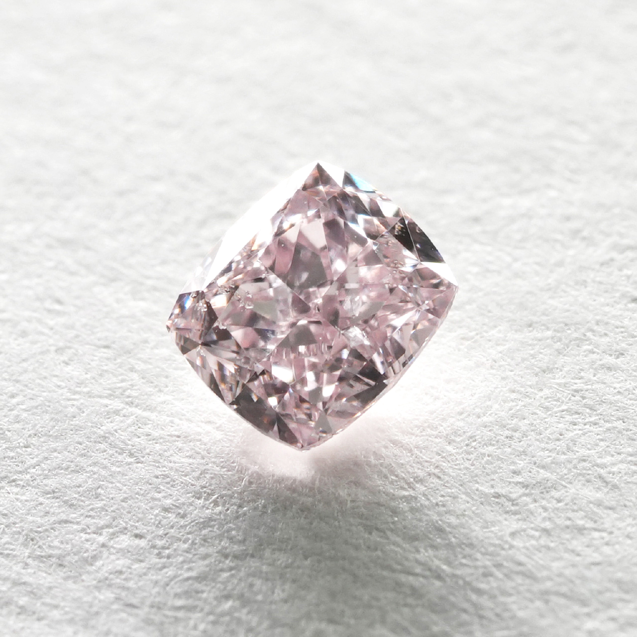 ピンクダイヤモンドルース画像1の拡大画像｜0.205ct / Fancy Pink / SI-2 / Cushion