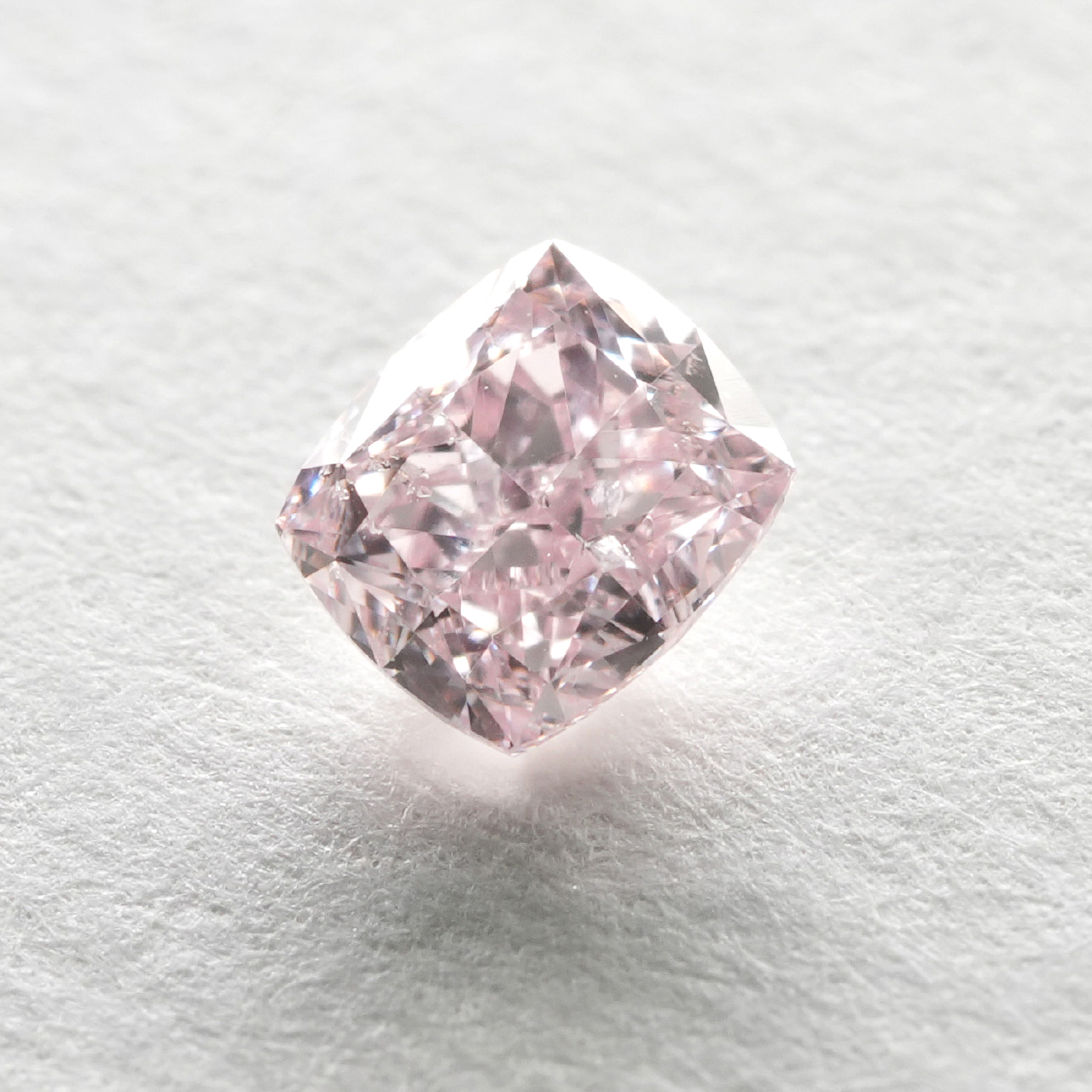 ピンクダイヤモンドルース画像2の拡大画像｜0.205ct / Fancy Pink / SI-2 / Cushion