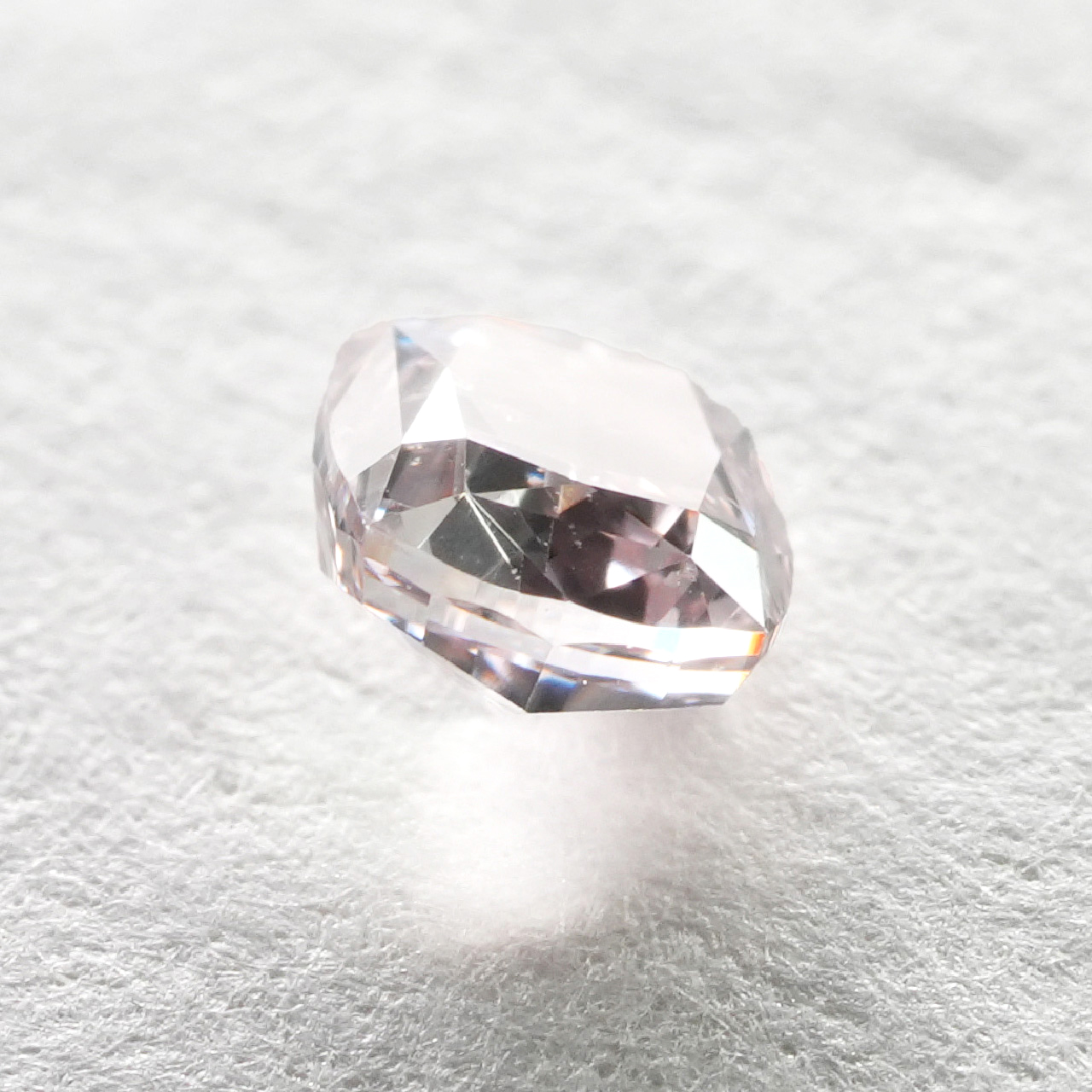 ピンクダイヤモンドルース画像3の拡大画像｜0.205ct / Fancy Pink / SI-2 / Cushion