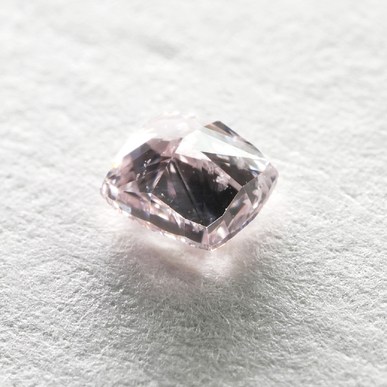 ピンクダイヤモンドルース画像4の拡大画像｜0.205ct / Fancy Pink / SI-2 / Cushion