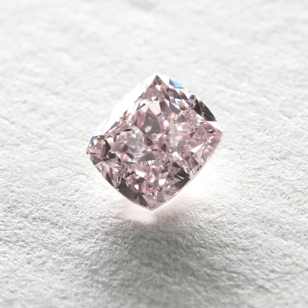 ピンクダイヤモンドルース画像5の拡大画像｜0.205ct / Fancy Pink / SI-2 / Cushion