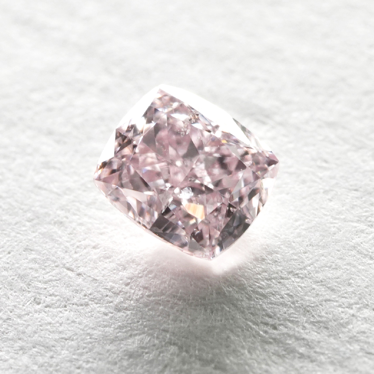 ピンクダイヤモンドルース画像6の拡大画像｜0.205ct / Fancy Pink / SI-2 / Cushion