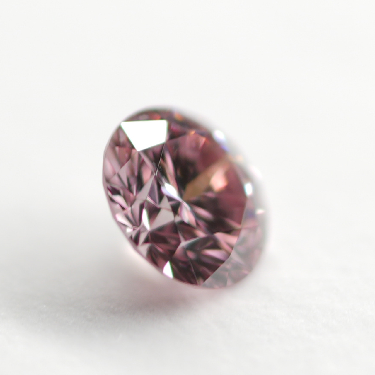 ピンクダイヤモンドルース画像3の拡大画像｜0.092ct / FANCY INTENSE PINK / VS-1 /ROUND