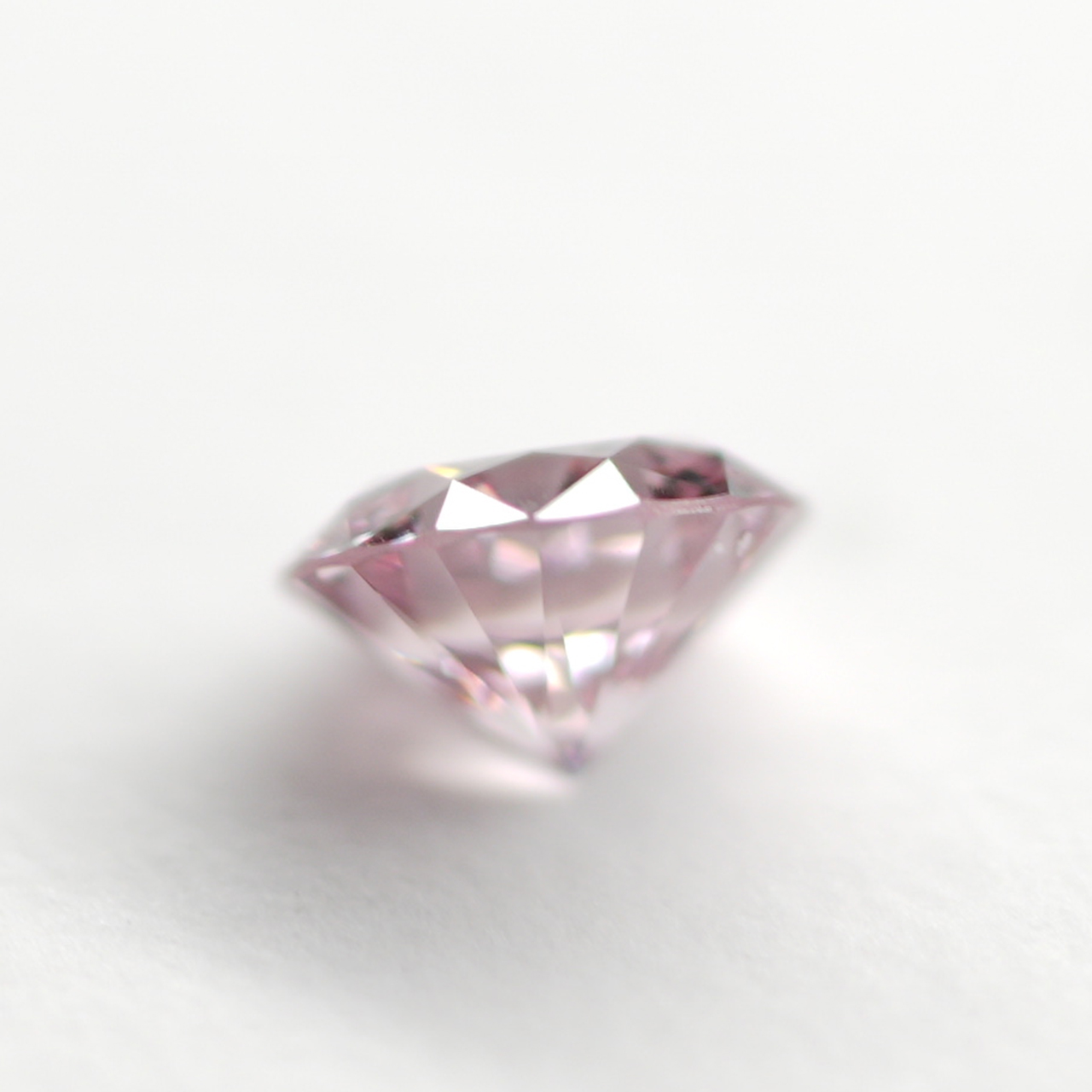 ピンクダイヤモンドルース画像5の拡大画像｜0.083ct / FANCY PURPLISH PINK / SI-1 /ROUND
