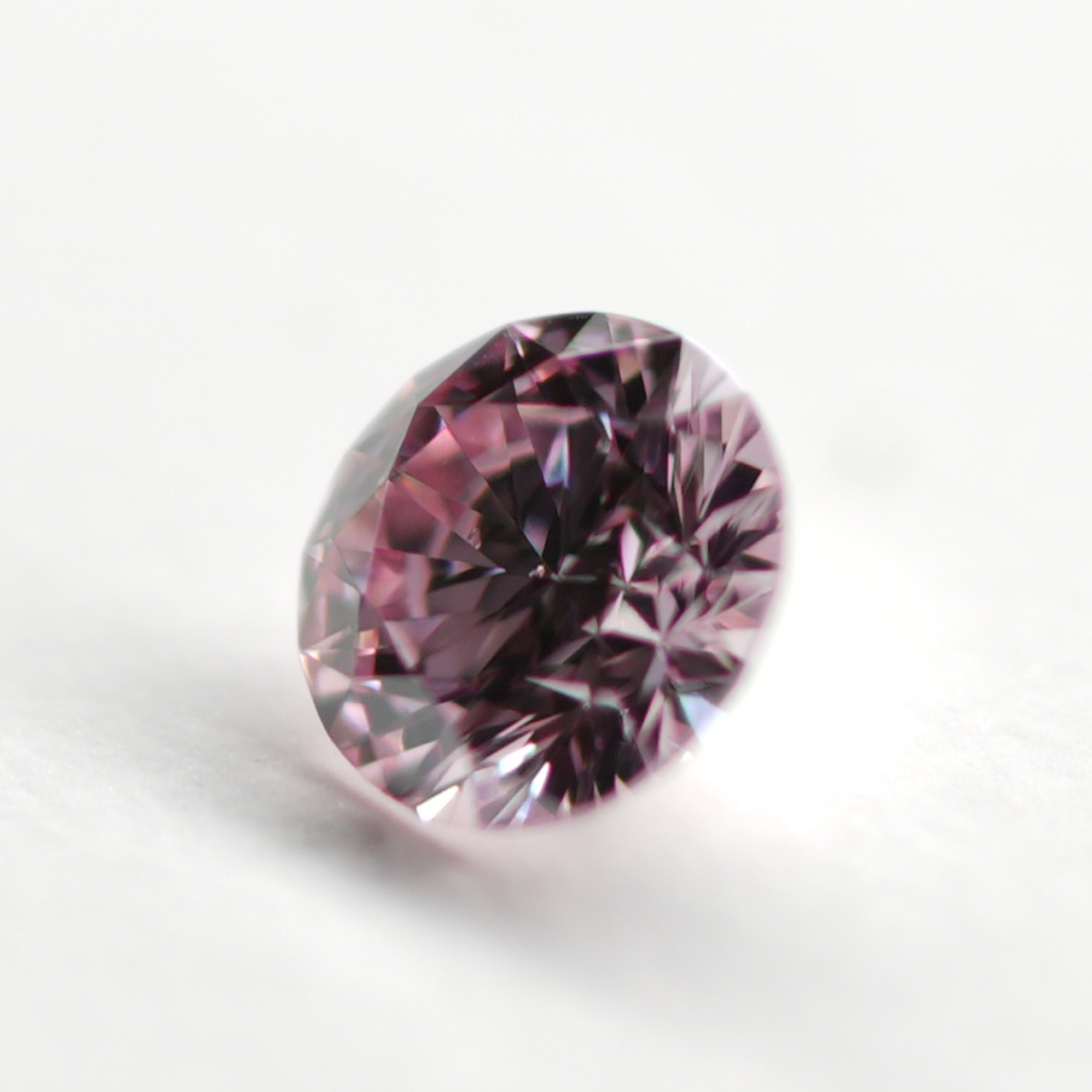 ピンクダイヤモンドルース画像6の拡大画像｜0.083ct / FANCY PURPLISH PINK / SI-1 /ROUND