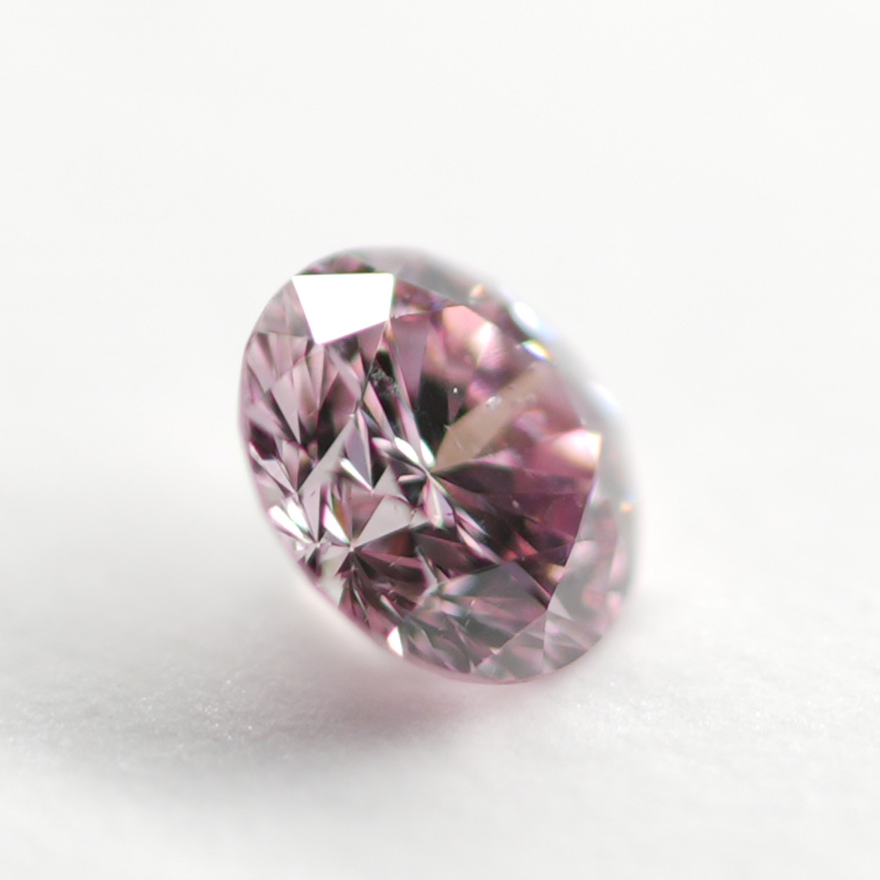 ピンクダイヤモンドルース画像3の拡大画像｜0.083ct / FANCY PURPLISH PINK / SI-2 /ROUND