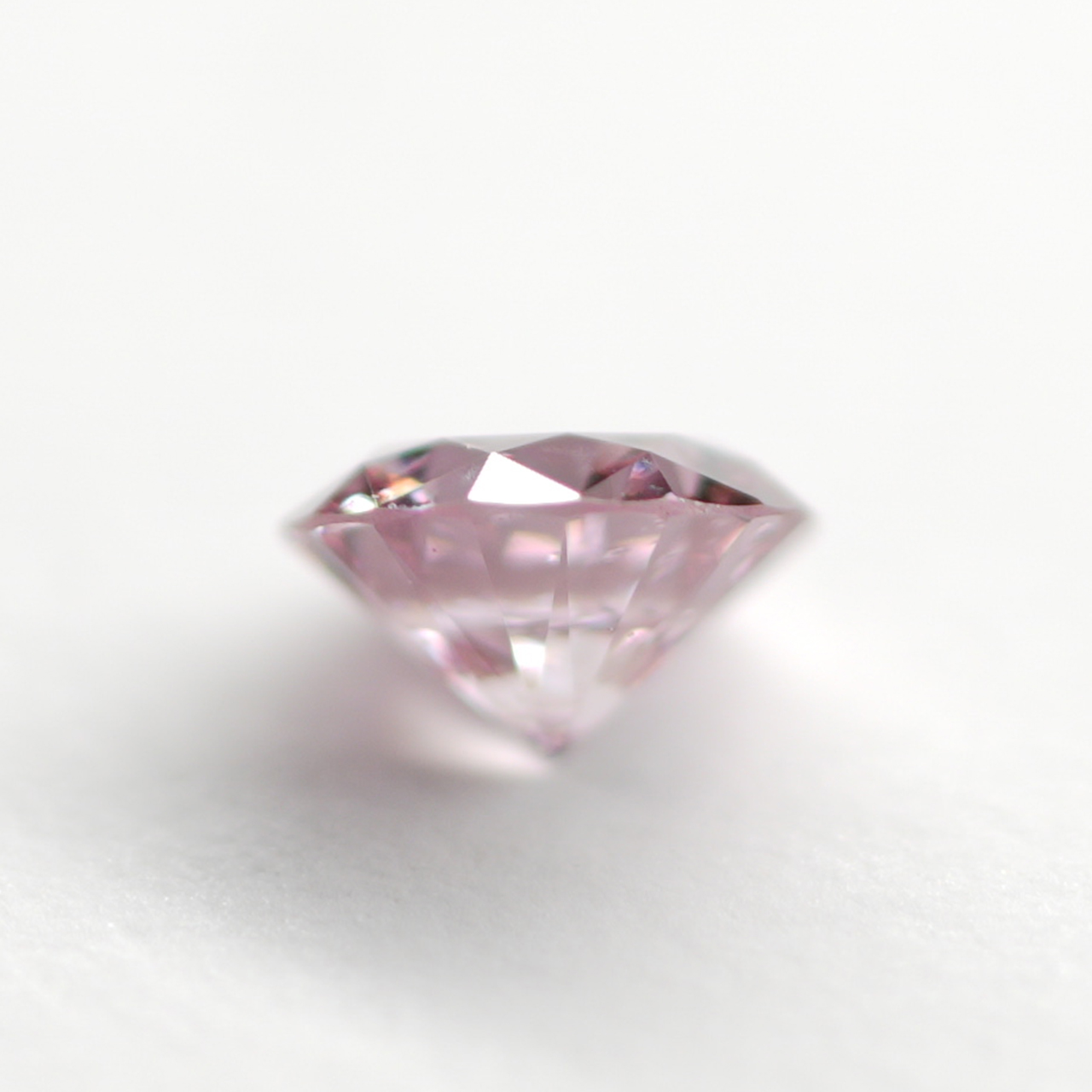 ピンクダイヤモンドルース画像4の拡大画像｜0.083ct / FANCY PURPLISH PINK / SI-2 /ROUND