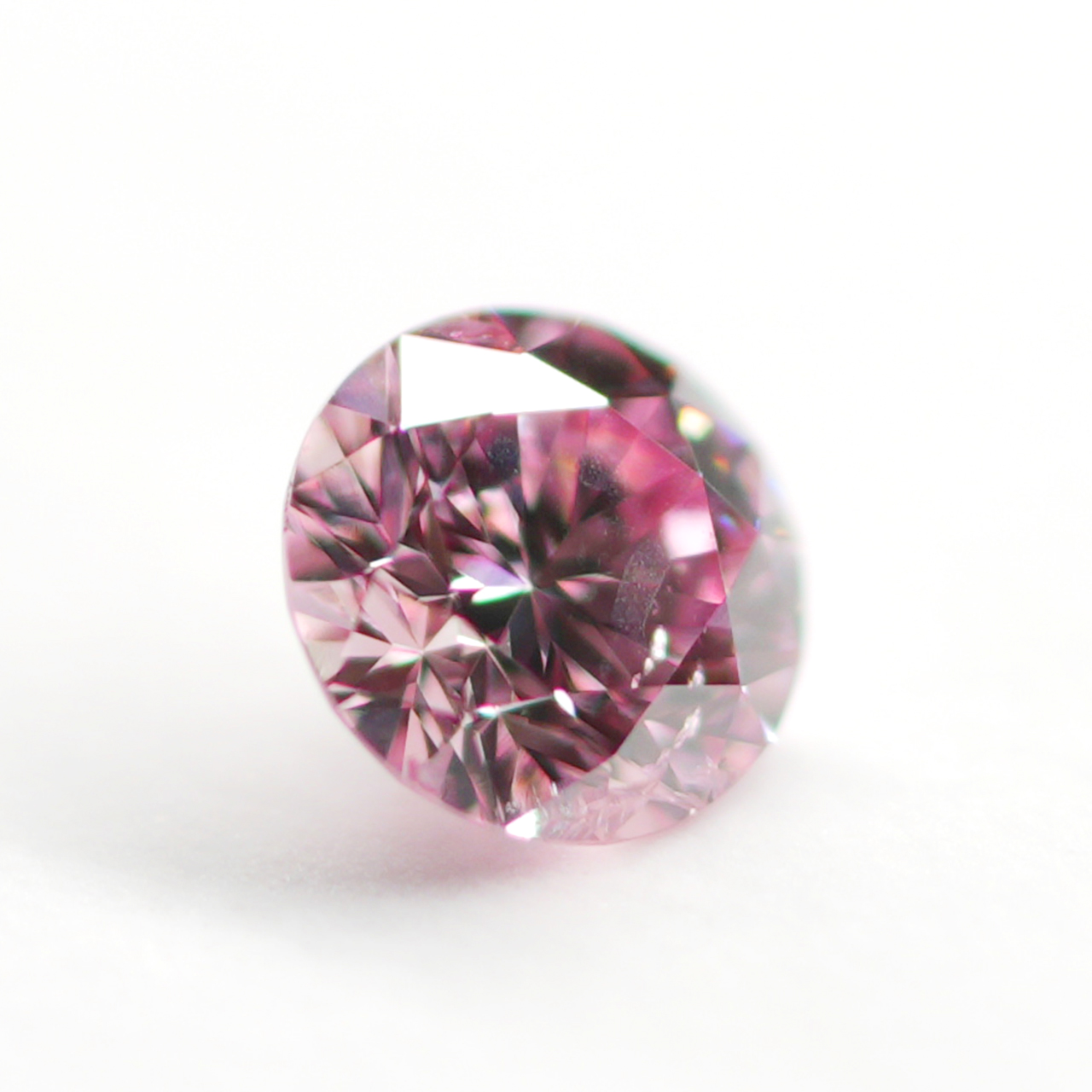 ピンクダイヤモンドルース画像6の拡大画像｜0.085ct / FANCY INTENSE PURPLISH PINK / SI-2 /ROUND